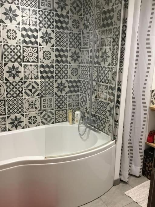 Appartement Tres Lumineux Egat Esterno foto